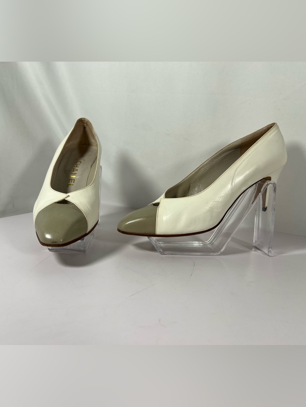 7248: Chanel Vintage Two Tone Leather Pumps Ivory Taupe 35.5